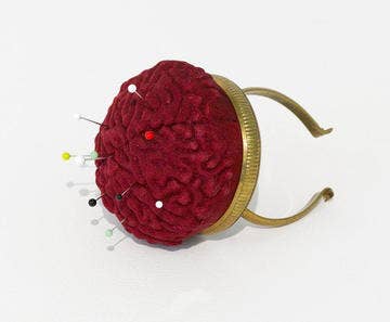 Élodie Antoine, Bracelet porte-épingle, 2015, padding on lycra, brass armband, glass pins, 12 x 7 x 7 cm, courtesy of the artist