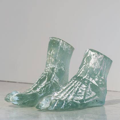 Kiki Smith, Untitled [Sans titre], 1993, Verre et plâtre / Glass and plaster, Courtesy Pace Gallery, New York © Monnaie de Paris | Martin Argyroglo