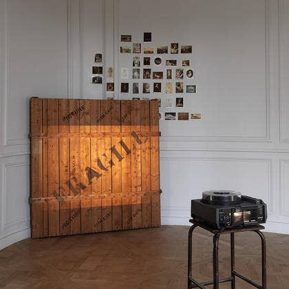 Projection sur caisse Marcel Broodthaers Projection sur caisse Marcel Broodthaers