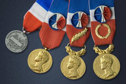 Médaille d'or du mérite personnalisée en métal doré récompense sportive